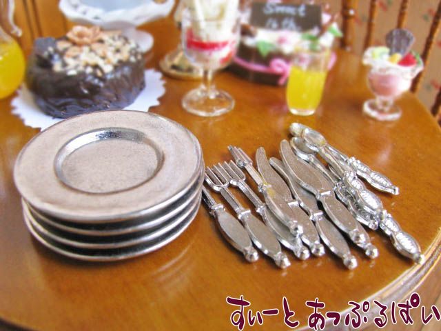 【クリックポスト可】シルバーのプレート＆カトラリー　４客セット　NY19021