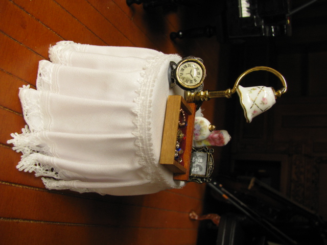 【ロイターミニチュア】　ベッドサイドテーブル　ホワイト　RP1703-2N