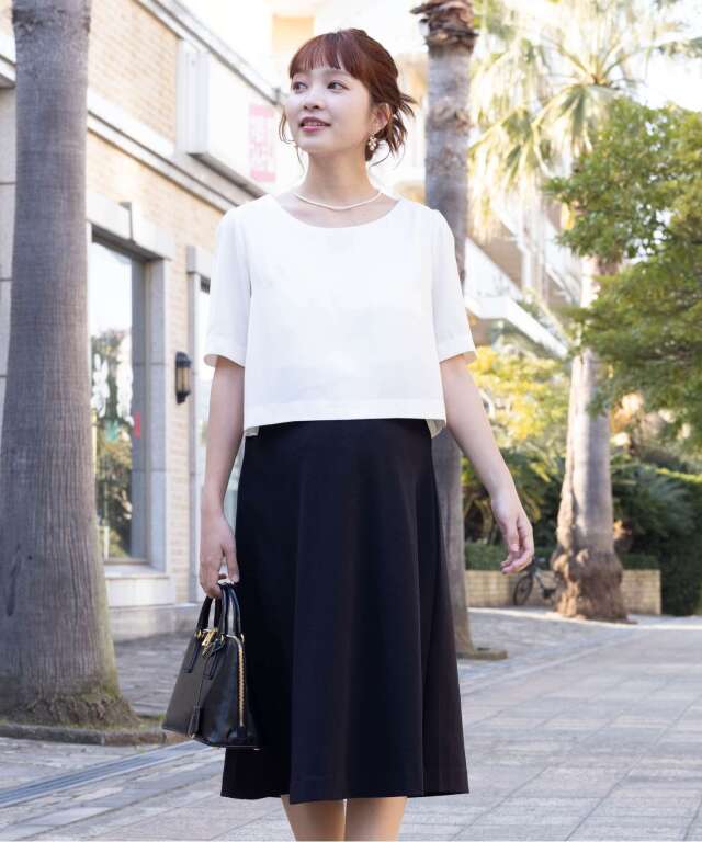 フリル付きスカートとブラウスのセットです❢