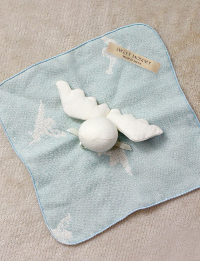 日本製 優しい音色の鈴入り♪ エンジェルのにぎにぎ ベビーグッズ