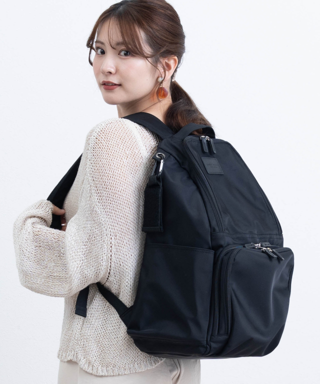 マザーズリュック(23L) WEEKEND 2層式 整理しやすい 2フロア 大容量