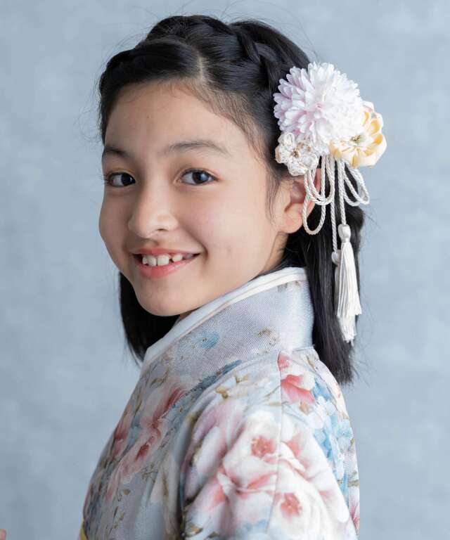 シー陶器とつまみ細工のヘアクリップ シー陶器とつまみ細工のヘアクリップ