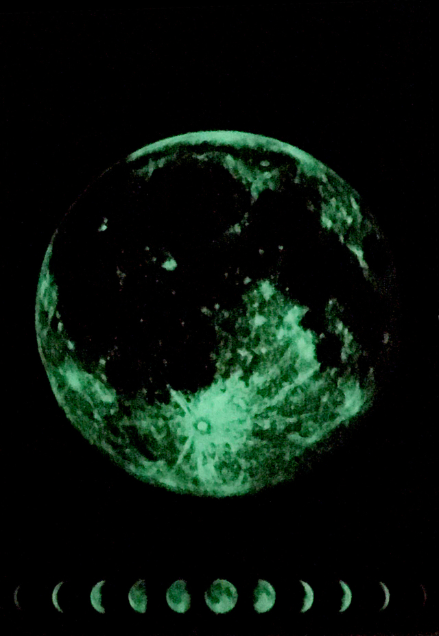 天体写真家KAGAYA撮影 月ポスター 電灯を消すと浮かび上がります