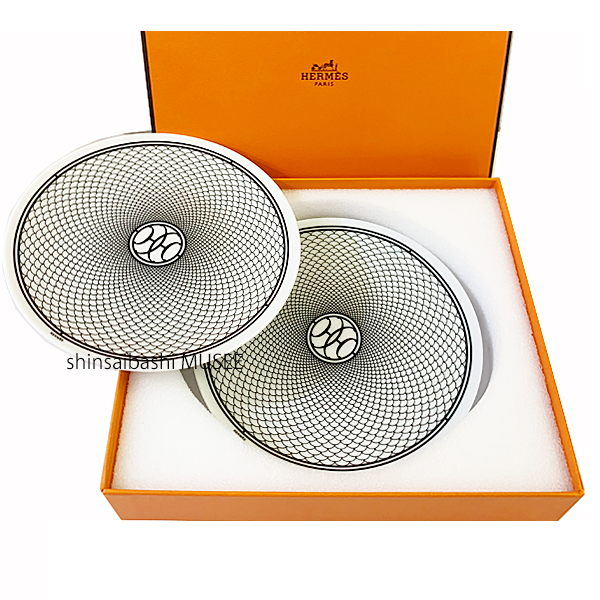 ≪ 新品 ≫ HERMES エルメス Hデコ　アッシュデコ シリーズ パン プレート　14cm 白 2個 セット ペア 箱 リボン　ラッピング Hdeco pair white / black plate pair gift box