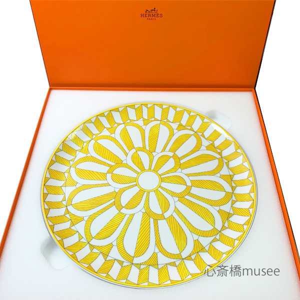 ≪ 新品 ≫ ソレイユ ドゥ エルメス シリーズ タルトプラッター　３２cm プレート イエロー ホワイト 皿 大皿 箱　リボンラッピング Soleil d'Hermes big plate tart platter gift box Yellow