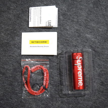 ≪新品≫17FWSupreme/NitecoreMiniMagneticFlashlightREDシュプリームマグネット搭載LEDフラッシュライト