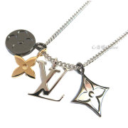 ≪新品≫LOUIS VUITTON ルイヴィトン ペンダント LVインスティンクト ネックレス M00521 モノグラム フラワー シルバー LV イニシャル ビトン LV 箱 リボン ラッピング