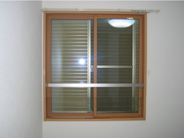 安心、安全のアルミ角パイプ製窓手摺　長さ1201mm～1400mm