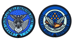 自衛隊グッズ　ご当地マンホールラバープレート防衛省 航空自衛隊徽章　/　航空自衛隊 松島基地　2種