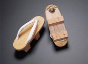 【下駄　女性用　白鼻緒】丸型桐ソフト下駄