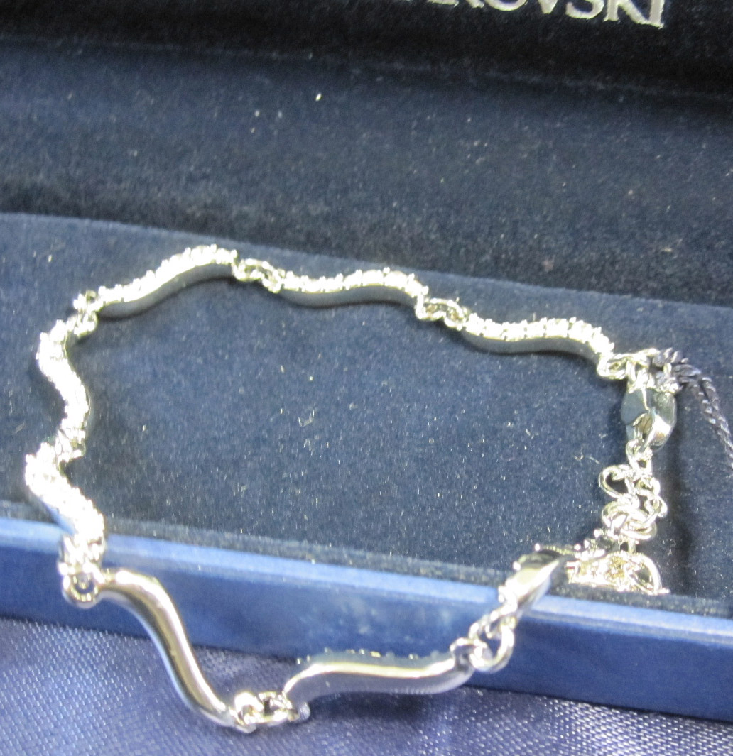 【Swarovski】Lovely ブレスレット 純正箱付き スワロフスキー（SWAROVSKI） ブレスレット Lifelong Heart