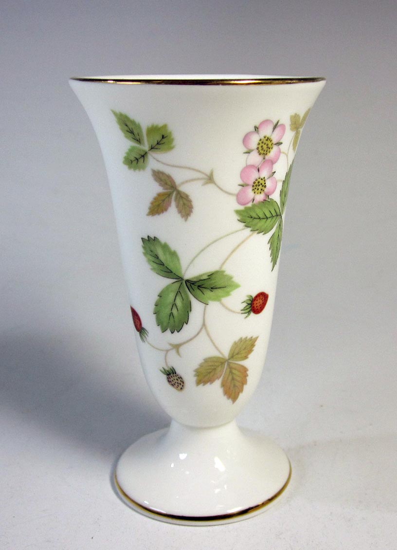 定番の冬ギフト ウェッジウッド ワイルドストロベリー 花瓶 - 花瓶 - alrc.asia 定番の冬ギフト ウェッジウッド ワイルドストロベリー 花瓶 - 花瓶 - alrc.asia