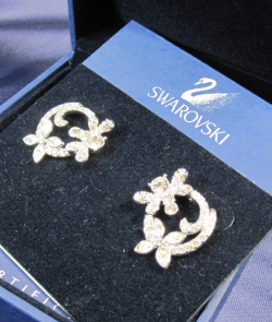 SWAROVSKI スワロフスキー　ピアス 楽天市場】スワロフスキー ピアス Gleam クリア クリスタル