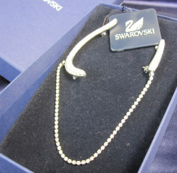 スワロフスキー SWAROVSKI 　アクセサリー　ブローチ　869881　【ブランドボックス入り/新品】