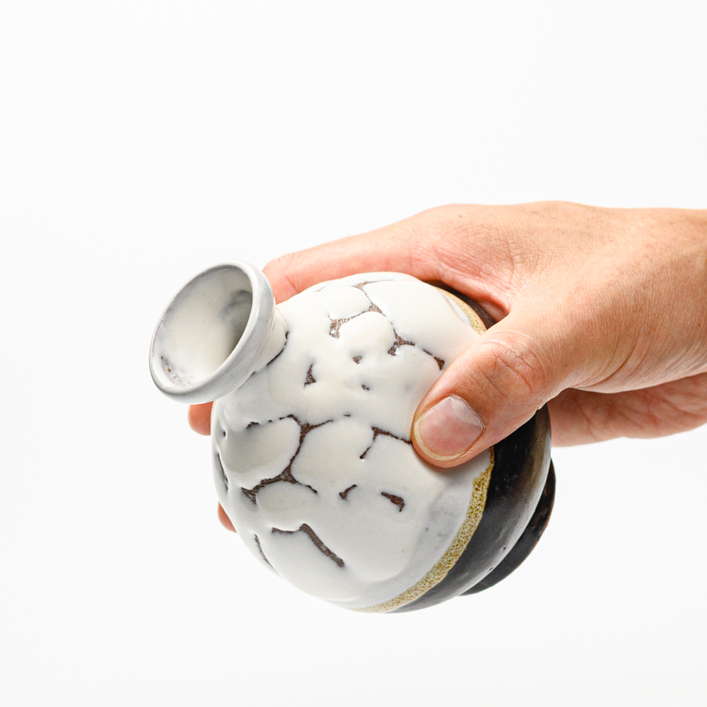 萩焼(伝統的工芸品)徳利掛分け(鬼白松＆黒釉)丸えくぼ