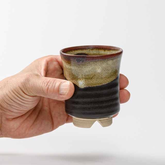 萩焼(伝統的工芸品)湯呑小掛分け(黒釉＆わら)端反