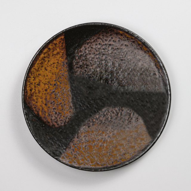 萩焼(伝統的工芸品)平皿中掛分け(鉄赤釉＆黒釉)丸