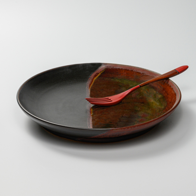 萩焼(伝統的工芸品)大皿掛分け(鉄赤釉＆黒釉)丸