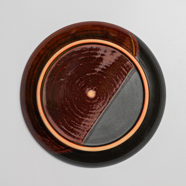 萩焼(伝統的工芸品)大皿掛分け(鉄赤釉＆黒釉)丸
