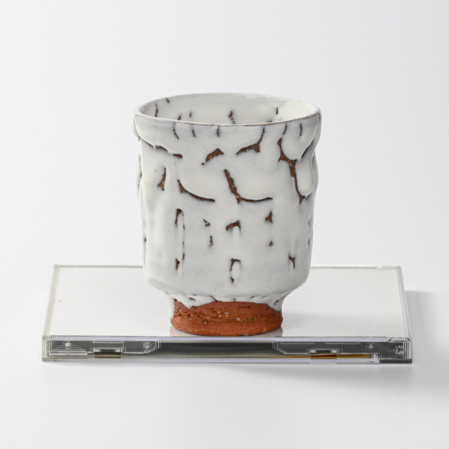 萩焼(伝統的工芸品)湯呑小鬼白松筒線彫