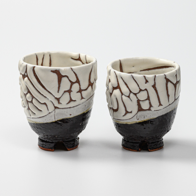 萩焼(伝統的工芸品)湯呑小掛分け(鬼白荒特＆黒釉)呉器ヘラメ