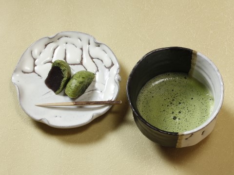 萩焼(伝統的工芸品)抹茶碗上掛分け(鬼白荒梅＆黒釉)端反