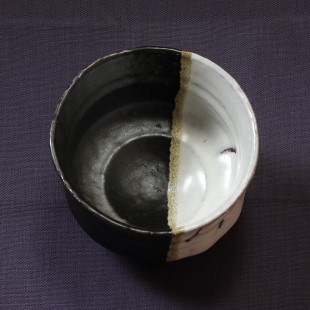 萩焼(伝統的工芸品)抹茶碗上掛分け(鬼白荒梅＆黒釉)端反
