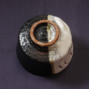 萩焼(伝統的工芸品)抹茶碗上掛分け(鬼白荒梅＆黒釉)端反