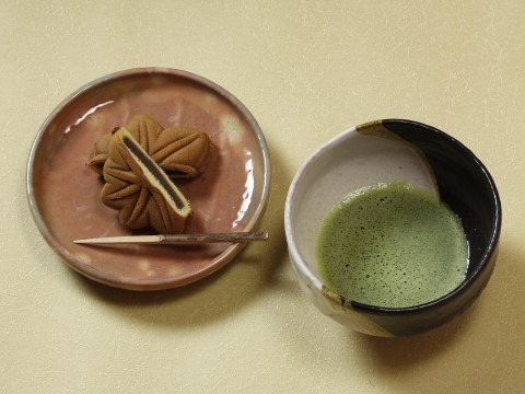 萩焼(伝統的工芸品)抹茶碗上掛分け(鬼白荒梅＆黒釉)