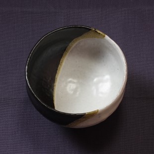 萩焼(伝統的工芸品)抹茶碗上掛分け(鬼白荒梅＆黒釉)碗形