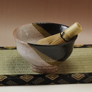 萩焼(伝統的工芸品)抹茶碗上掛分け(黒釉＆鬼萩)柿のへた