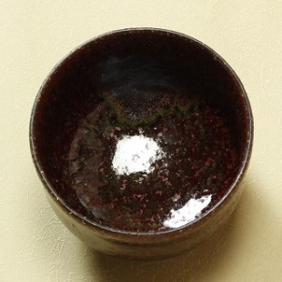 萩焼(伝統的工芸品)抹茶碗特鉄赤釉荒黒刷毛胴締