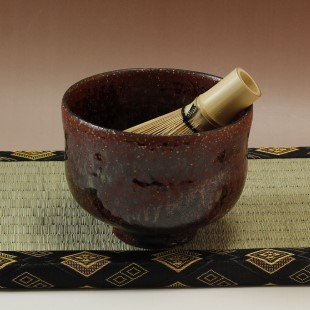 萩焼(伝統的工芸品)抹茶碗特鉄赤釉荒黒刷毛胴締