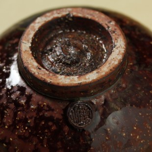 萩焼(伝統的工芸品)抹茶碗特鉄赤釉荒黒刷毛胴締