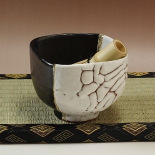 萩焼(伝統的工芸品)抹茶碗極上掛分け(鬼白荒竹＆黒釉)四方