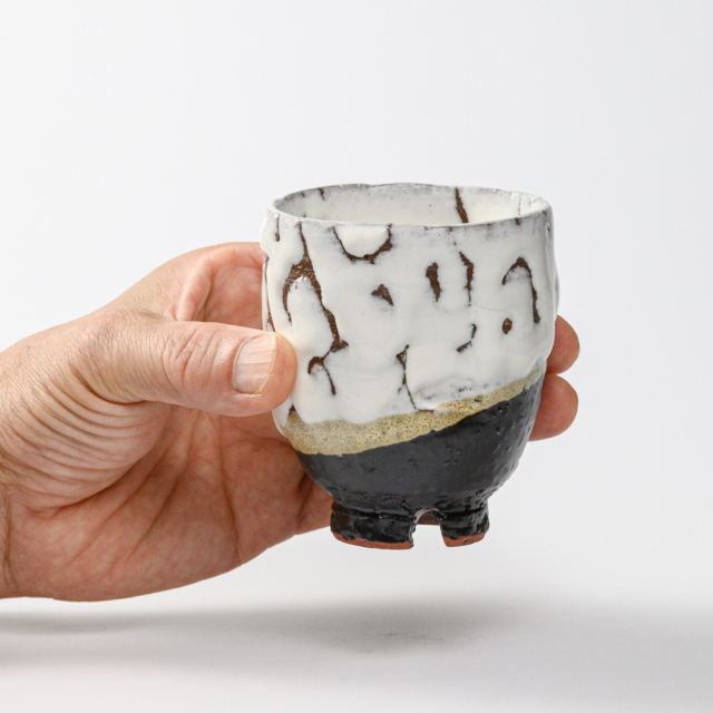 萩焼(伝統的工芸品)湯呑小掛分け(鬼白荒松＆黒釉)呉器ヘラメ