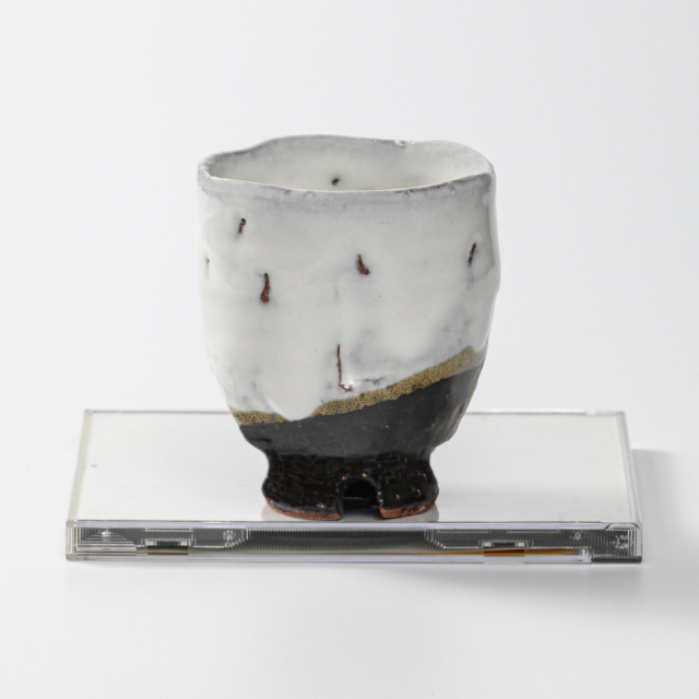 萩焼(伝統的工芸品)湯呑小掛分け(鬼白荒竹＆黒釉)呉器ヘラメ