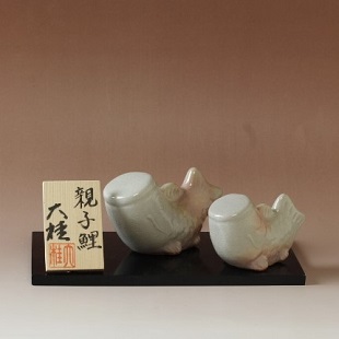萩焼(伝統的工芸品)置物豆姫萩「親子鯉」No2203