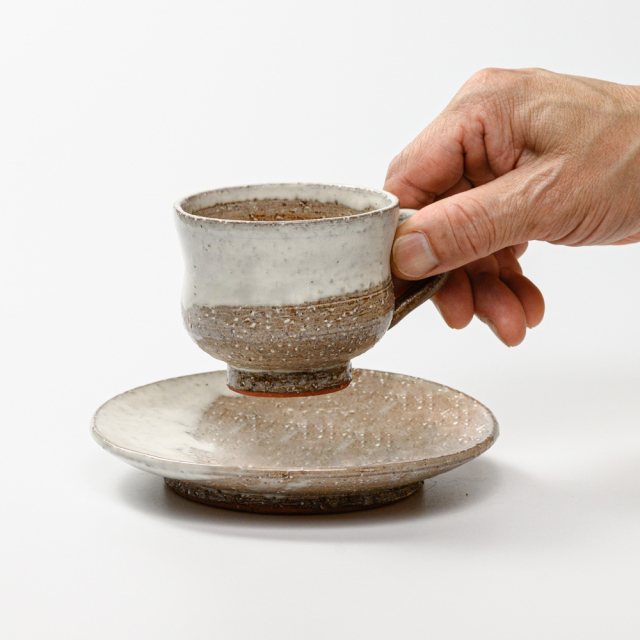 萩焼(伝統的工芸品)カップ＆ソーサ白萩掛分け胴締No529