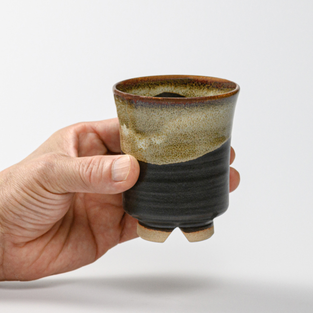 萩焼(伝統的工芸品)湯呑大掛分け(黒釉＆わら)