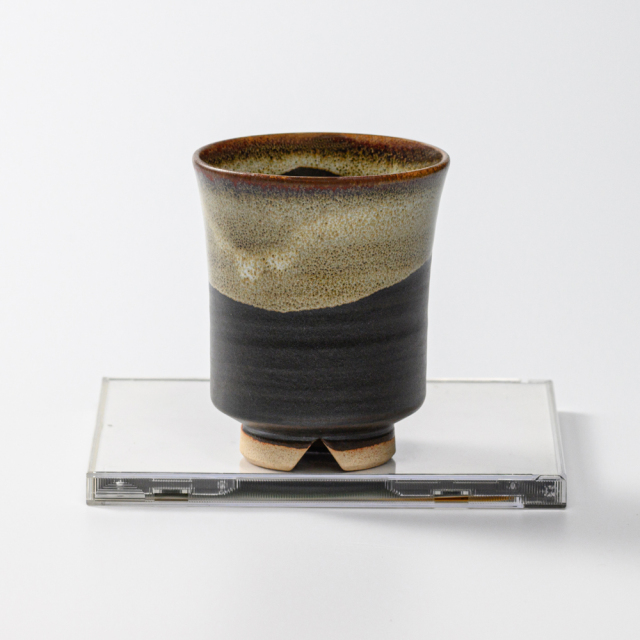 萩焼(伝統的工芸品)湯呑大掛分け(黒釉＆わら)