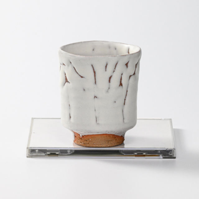 萩焼(伝統的工芸品)湯呑大鬼白松竹筒線彫