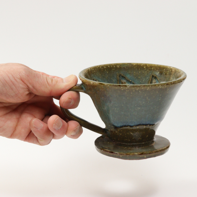 赤黒金青の円錐形陶器 赤黒金青の円錐形陶器 沈金陶皿 写し桜富士 スタンド付 12-