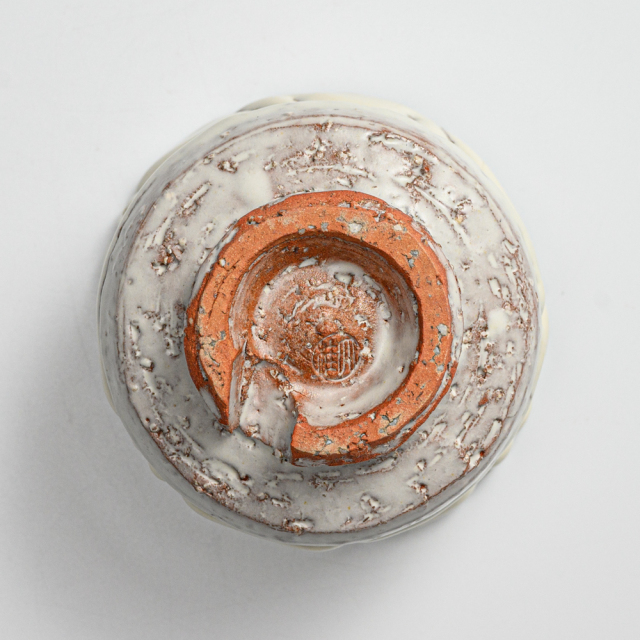 萩焼(伝統的工芸品)ぐい呑鬼白荒特胴締割高台No825