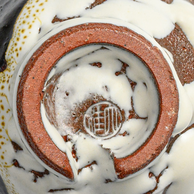 萩焼(伝統的工芸品)ぐい呑掛分け(鬼白松＆黒釉)井戸形猪口No832