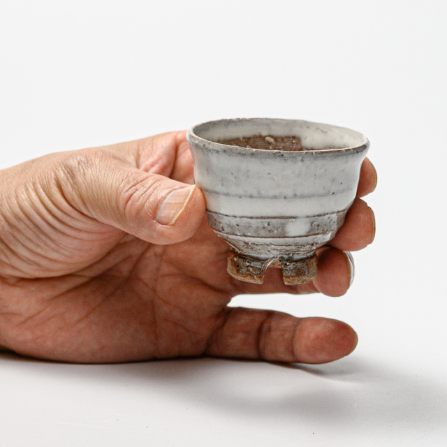 萩焼(伝統的工芸品)ぐい呑白萩掛分け井戸形No838