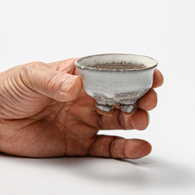 萩焼(伝統的工芸品)ぐい呑白萩掛分け柿の蒂No839