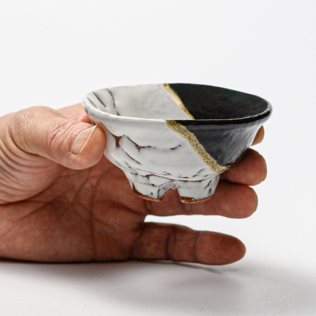 萩焼(伝統的工芸品)盃掛分け(鬼白松＆黒釉)丸No879