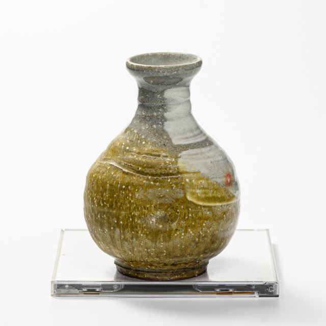 萩焼(伝統的工芸品)徳利掛分け(刷毛青＆緑釉)丸鶴首線彫