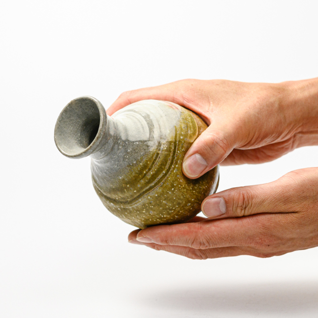 萩焼(伝統的工芸品)徳利掛分け(刷毛青＆緑釉)丸鶴首線彫